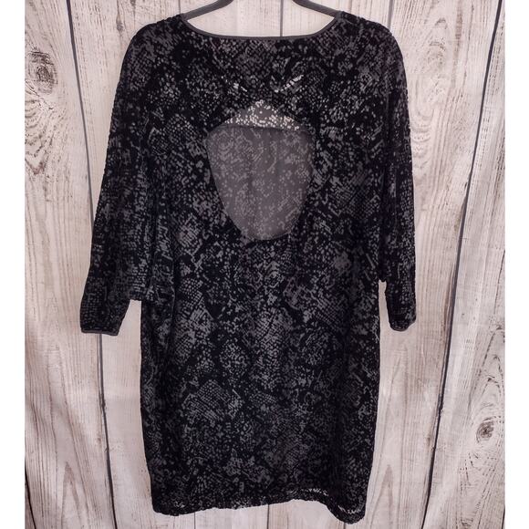 Silence + Noise x Anthro | Black Velvet Burnout Cut-Out Back Shift Dress - Picture 5 of 10